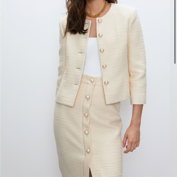 Aritzia Babaton FULL SET Size 10
Little Tweed Jacket, Top and Skirt Size 10 - Picture 2 of 8